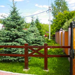 Дизайн входа на участок в Кантри стиле